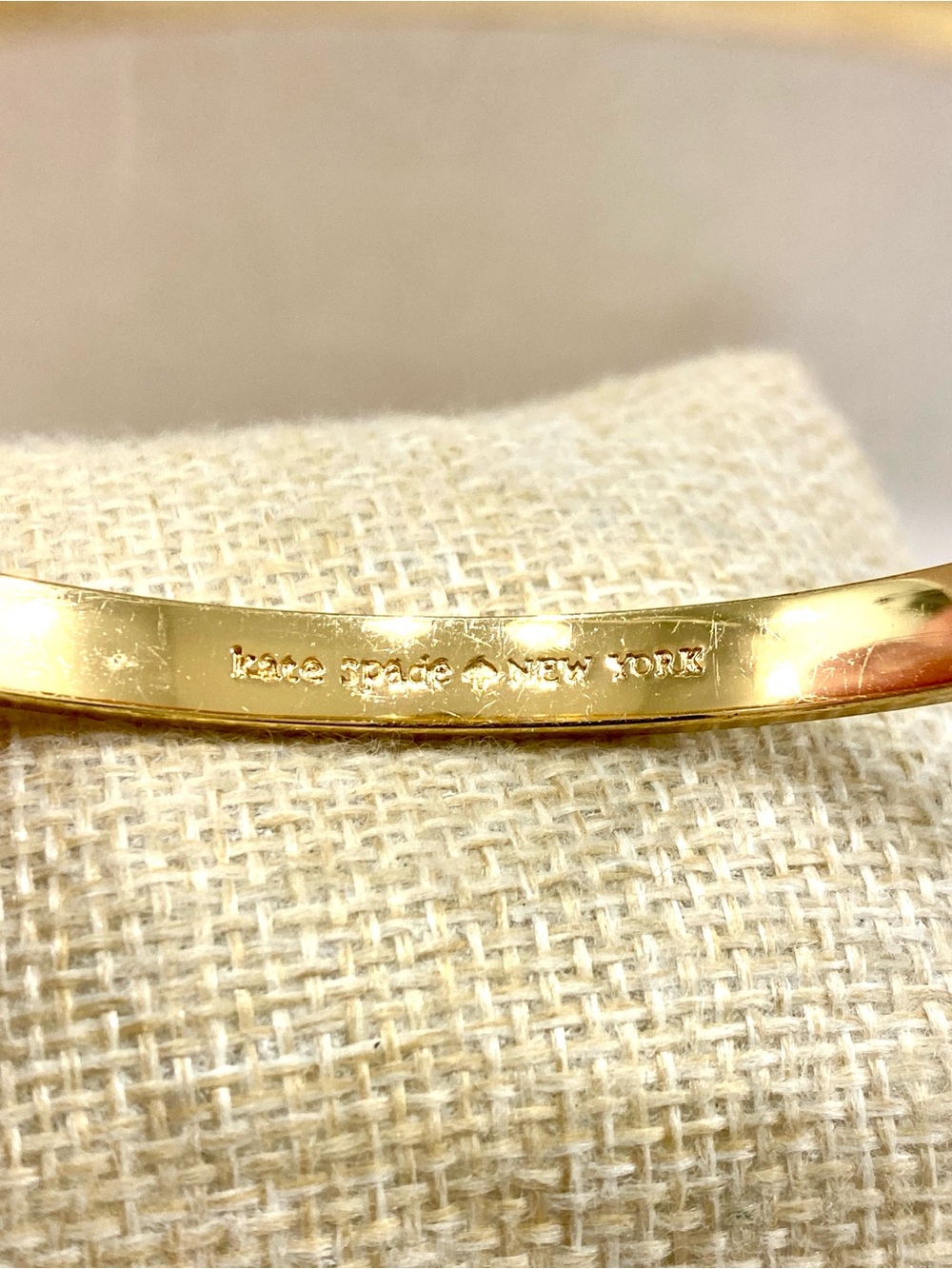 Kate Spade New York Take A Bow Cream Enamel Bangle Bracelet Gold Tone  - Picture 5 of 8